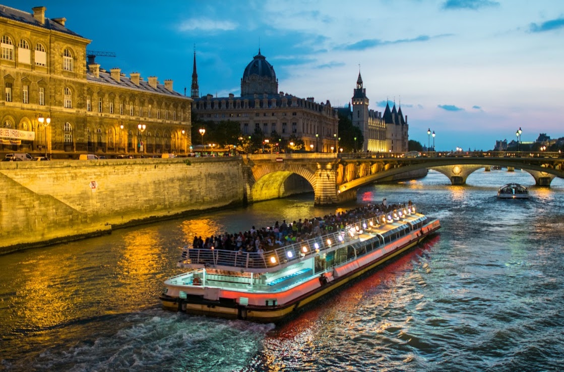 Paris bateaux mouches